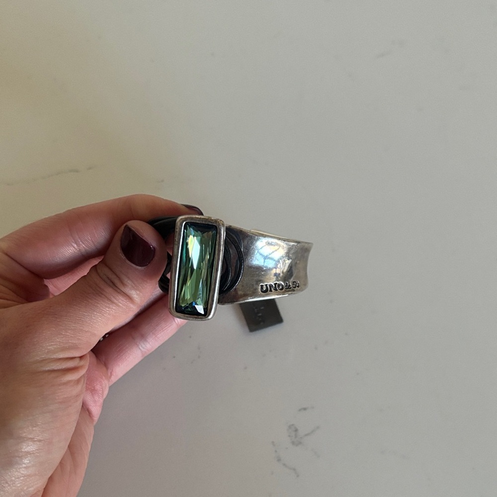 UNOde50 Silver Ring with Green Gemstone